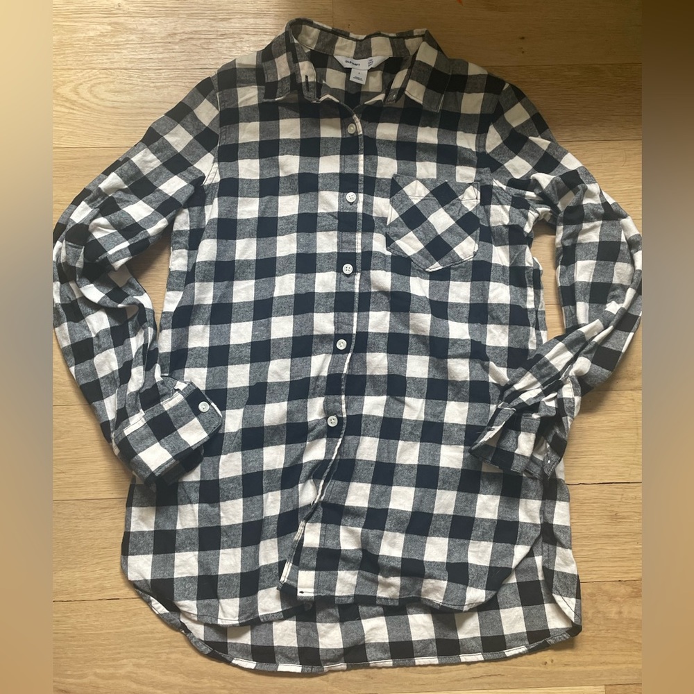 Old Navy Black and White Checkered Flannel Button Up Shirt